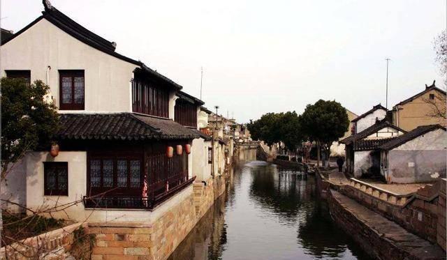 智慧问答网-如果一颗核弹在海底300米处引爆,会造成什么后果?会引起大海啸吗?,帮你解答疑惑